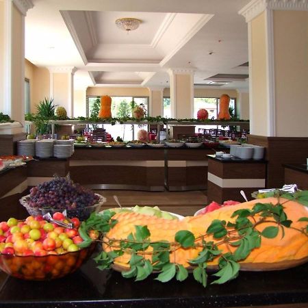GRAND MIR'AMOR HOTEL&Spa - All Inclusive Kemer Esterno foto A buffet at a hotel